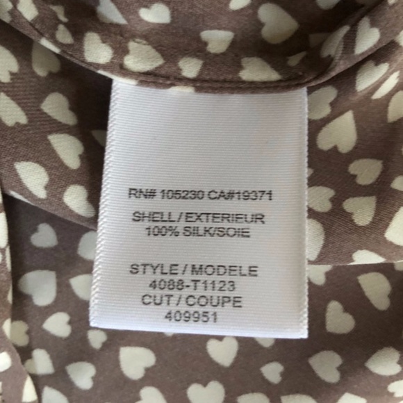 Joie Taupe Heart Print Silk Button Down Blouse XS - Picture 12 of 14